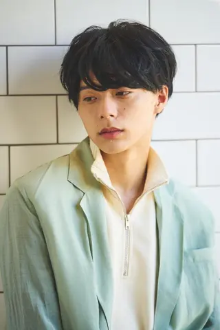 メンズ MIYU透明感カラー ブリーチなしWカラーのヘアスタイル