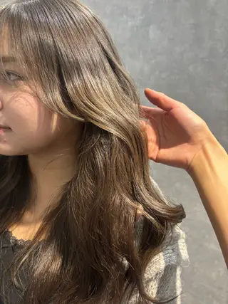 セミロング 🌐NATSUMI 🌐【寒色カラー】のヘアスタイル