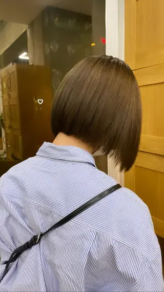 ショート カラー KVELL ユナのヘアスタイル