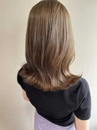 セミロング カラー 平尾 樹里のヘアスタイル
