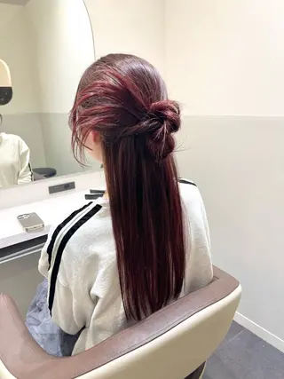 ロング カラー ヘアアレンジ 〻ツヤハイトーン🩰 🤍HARUCAのヘアスタイル