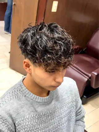 ショート カラー パーマ メンズ 佐藤 拓未のヘアスタイル