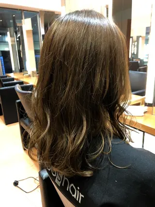 セミロング 柴田 綺音のヘアスタイル