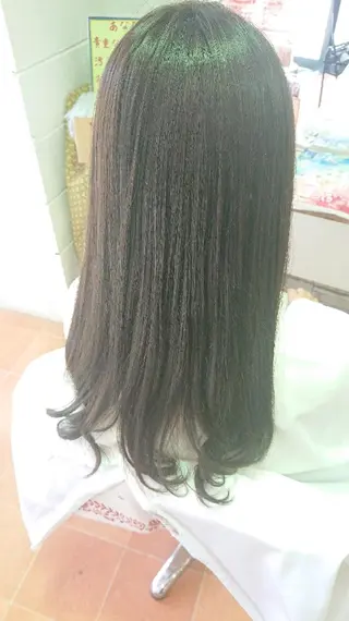 ロング カラー 山口 彩海のヘアスタイル