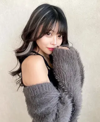 ロング ヘアアレンジ カラー ハイトーン カラーのヘアスタイル