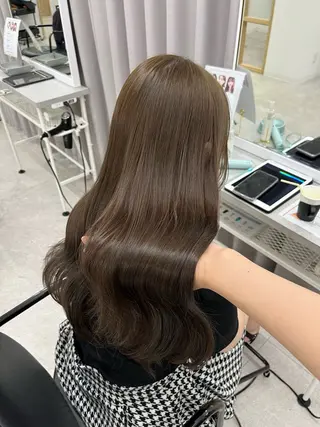 ロング カラー 柔らかオリーブ🌿 HIMARI🌻のヘアスタイル
