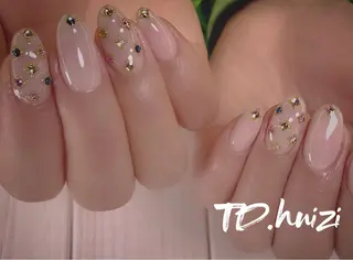 ミディアム めぐみのネイルサロン スタッフ練習のネイルデザイン