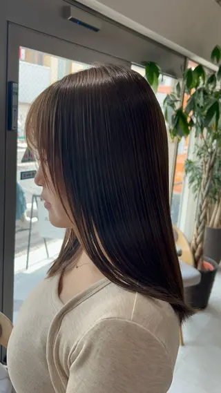 ミディアム カラー 赤みゼロ 🤎柔ベージュのヘアスタイル