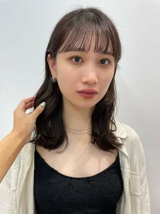 ミディアム 表参道ミディアム レイヤー山岸季生のヘアスタイル