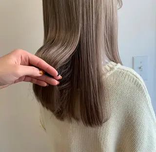 カラー MIU/ルーツカラー 顔まわりレイヤーのヘアスタイル