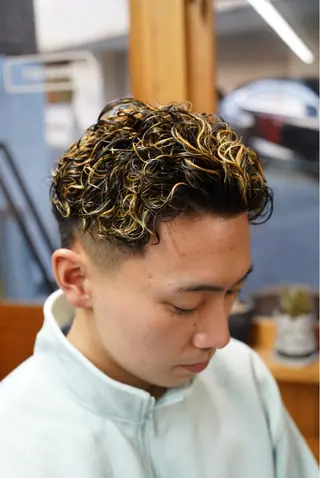 カラー パーマ メンズ 関 晃哉のヘアスタイル