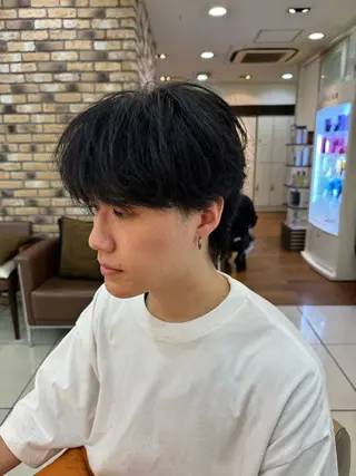 メンズ メンズ特化シャドウパ ーマラウンドマッシュのヘアスタイル