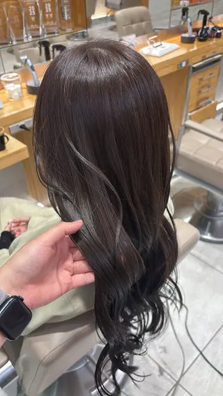 ロング カラー YOLO 渋谷 nanamiのヘアスタイル