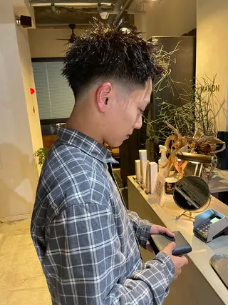 ショート パーマ メンズ 俵 知広のヘアスタイル