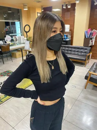 セミロング カラー パーマ ヘアアレンジ ネイル マツエク・マツパ アイブロウ 川上 麻梨阿のヘアスタイル