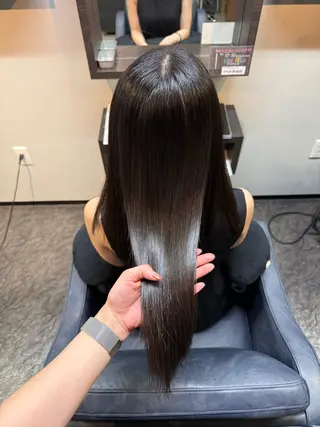 セミロング 奴賀 詩のヘアスタイル