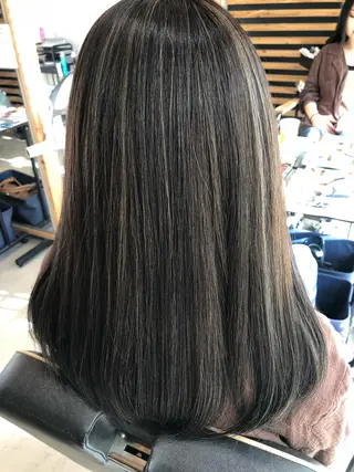 カラー 早川 真幸のヘアスタイル