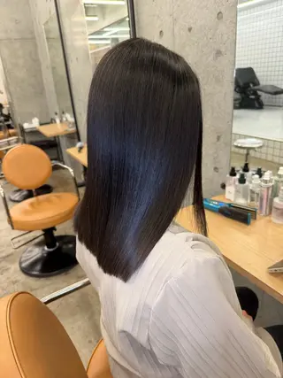 セミロング 縮毛矯正×髪質改善× 艶髪カラー 吉原和磨のヘアスタイル