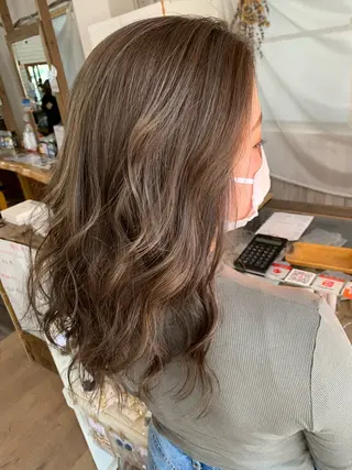 セミロング NENE🌿可愛い カラーを作る美容師のヘアスタイル