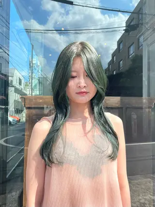 ロング カラー ミルクティー× グレージュMOMOのヘアスタイル