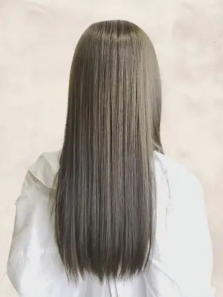 カラー ロング グレージュ×レイヤー 藤生 和宏のヘアスタイル