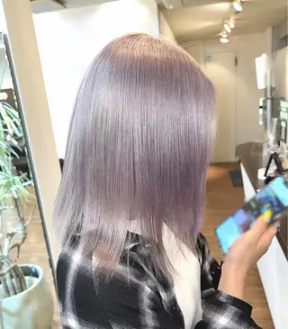 ショート カラー 色ムラ修正の神様 新宿ハイトーンかすみのヘアスタイル