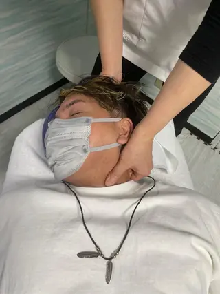 “メイクしたまま"即小顔【美针】mihari所属・小顔矯正マッサージ mihari　栄店のエステ・リラクイメージ