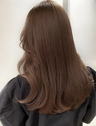 カラー フェザーパーマ/ スペインカールのヘアスタイル