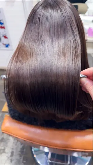 カラー Chic シックのヘアスタイル