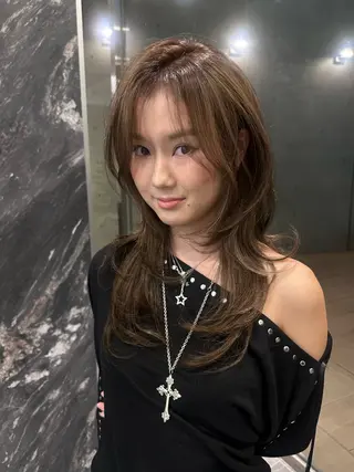 セミロング RiA/レイヤーカッ ト/ハッシュカットのヘアスタイル
