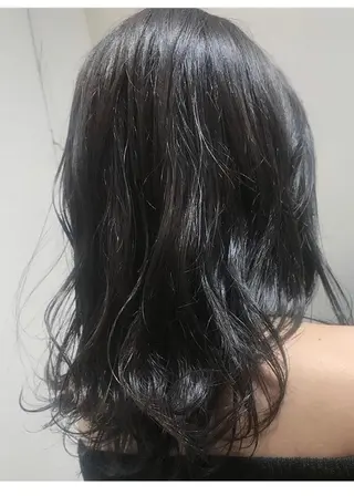 カラー 西田 優菜のヘアスタイル