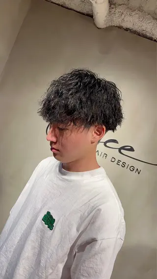 パーマ メンズ 艶感/レイヤーカット 🌐Taketoのヘアスタイル