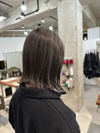 ミディアム カイリ /レイヤーカットのヘアスタイル