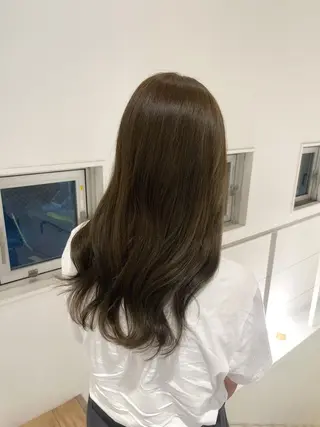 ロング カラー hinaru ．のヘアスタイル