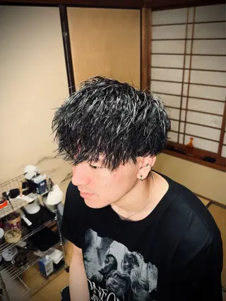 ミディアム 岩本 文太のヘアスタイル
