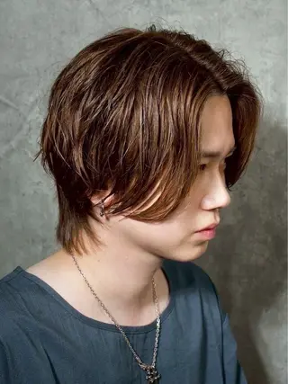ミディアム 阿賀 佑季のヘアスタイル