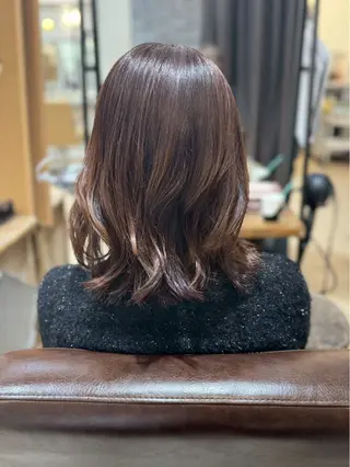 ミディアム 三輪 あおいのヘアスタイル