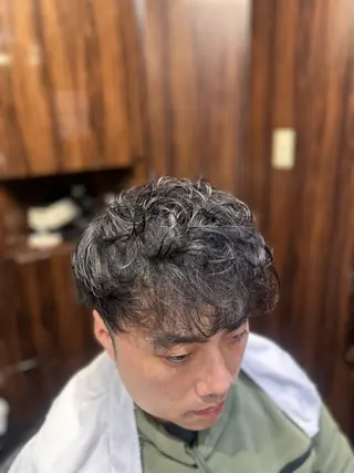 ショート パーマ メンズ ヒロ銀座 東京駅八重洲店所属・【メンズ専門】🔥 カミマンのヘアスタイル