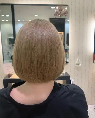 ショート カラー 川﨑 真歩のヘアスタイル