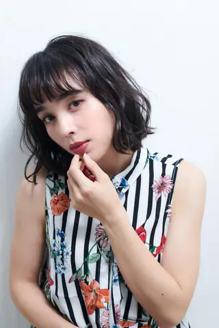 ミディアム アップシー デイジーのヘアスタイル