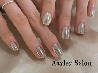 ショート カラー ネイル Aayley アイリ―サロンのネイルデザイン