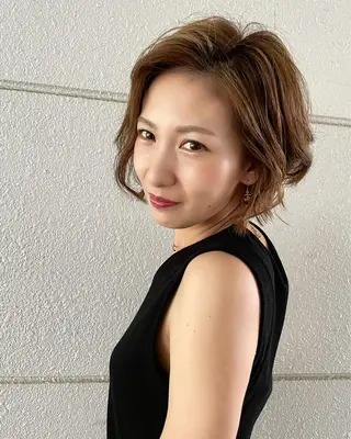 ショート カラー 寺本 早希のヘアスタイル