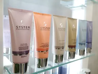 カラー 市毛 結菜のヘアスタイル