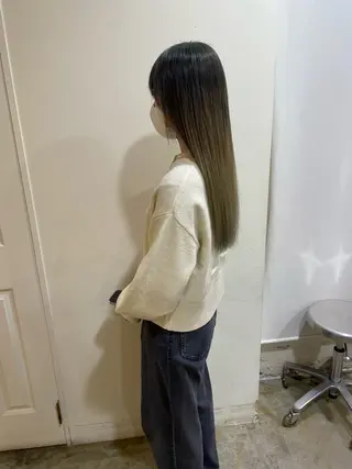 セミロング カラー MIOベージュカラー 柔らかいカラーのヘアスタイル