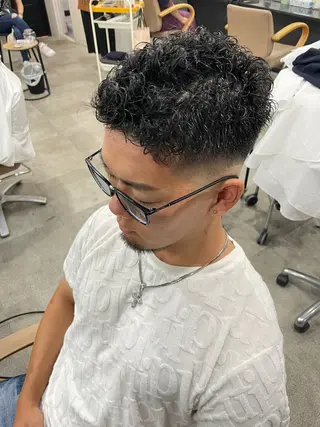 ショート パーマ メンズ 髙野 亮吾のヘアスタイル