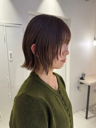 ショート カラー Ami/艶カラー/ レイヤー/ハイトーンのヘアスタイル