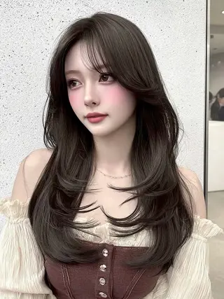 ロング カラー 鍋島 美華のヘアスタイル