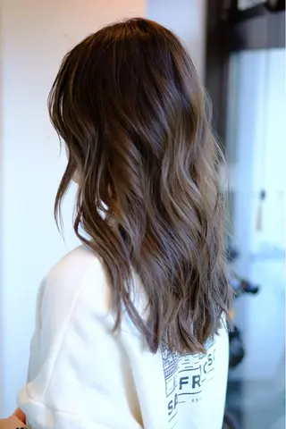 ロング WHALE hair × beautyのヘアスタイル