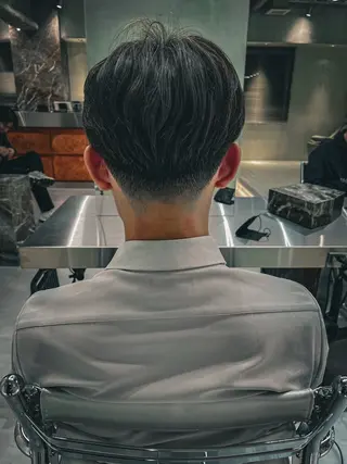 ショート メンズ ⚡メンズパーマフ ェードカットTomyのヘアスタイル