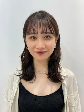 ミディアム 表参道ミディアム レイヤー山岸季生のヘアスタイル